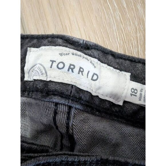 Sz 18 Torrid Black & Grey American Flag Jean Shorts - Picture 6 of 8